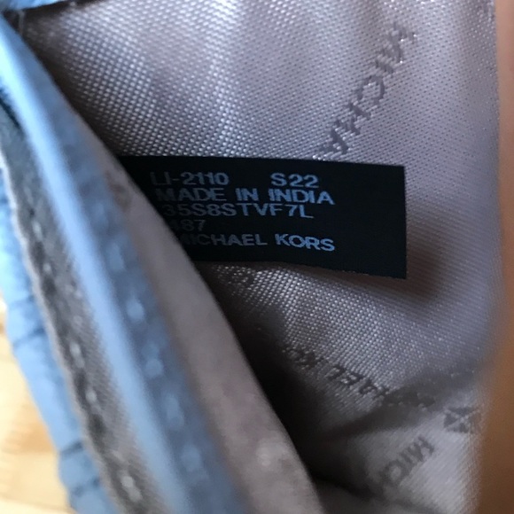 Michael Kors wallet🎈🎈 - Picture 6 of 7